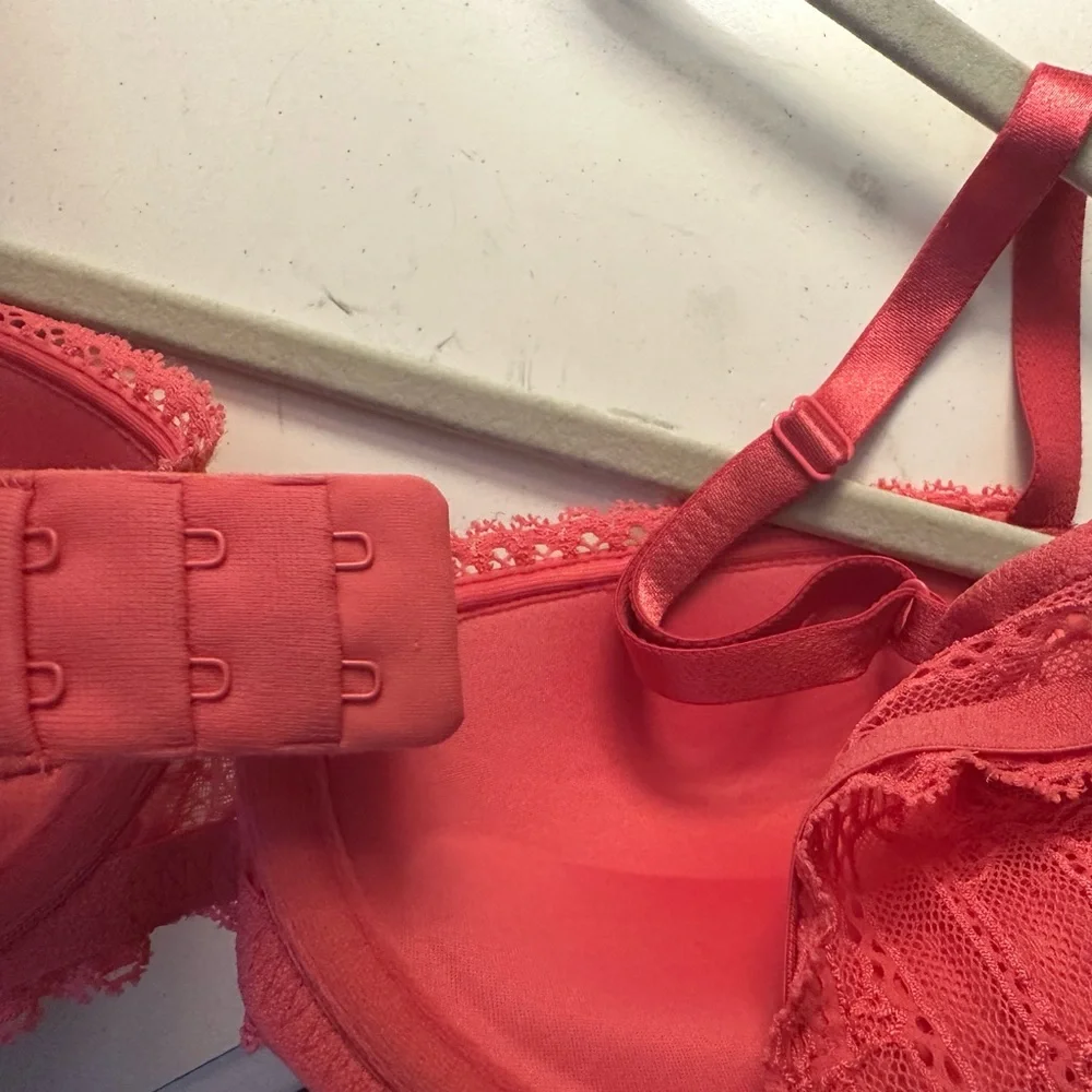 FREE w/Purchase! - Calvin Klein Push-up Bra 32D - Picture 5 of 8
